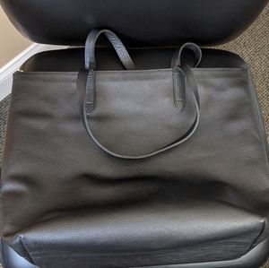 Cuyana Zippered Tote Black Leather